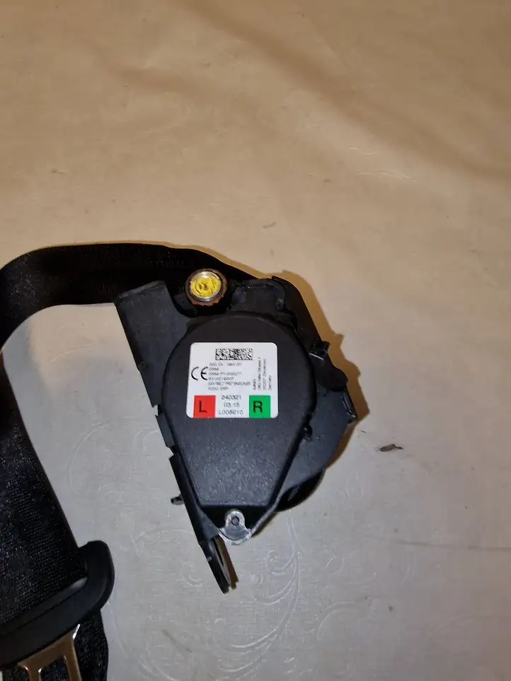Porsche Panamera (971) (2020 - ) 631001900F Задний ремень безопасности — фото 4