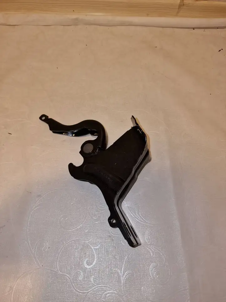 Mercedes-Benz C W204 (2007 - 2014) A2048200024 Замок крышки багажника — фото 1