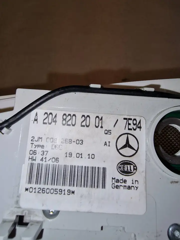 Mercedes-Benz C W204 (2007 - 2014) A2048202001 Передняя подсветка — фото 3