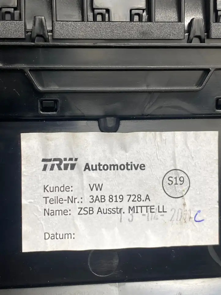 Volkswagen PASSAT B7 (2011 - 2014) 3AB819728A Центральный воздушный дефлектор — фото 3