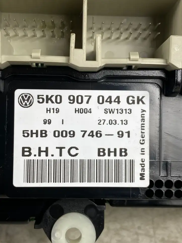 Volkswagen Tiguan (2011 - 2016) 5K0907044GK Блок управления климат-контролем — фото 4
