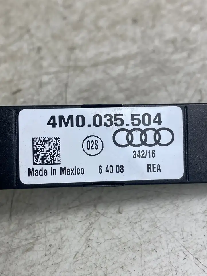 Audi A4 S4 B9 (2015 - 2019) 4M0035504 Усилитель антенны — фото 4