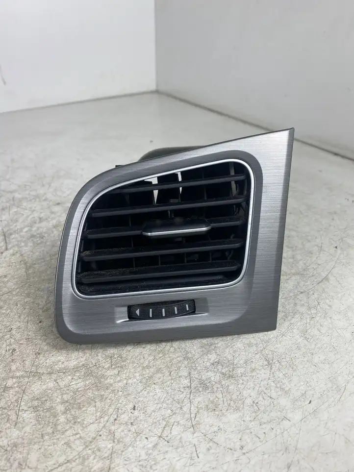 Volkswagen Golf VII (2013 - 2019) 5G1819703 Боковой воздушный дефлектор — фото 1