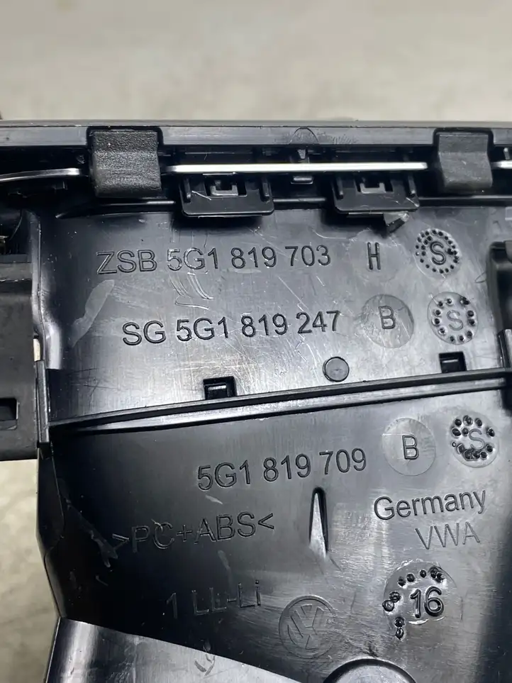 Volkswagen Golf VII (2013 - 2019) 5G1819703 Боковой воздушный дефлектор — фото 4