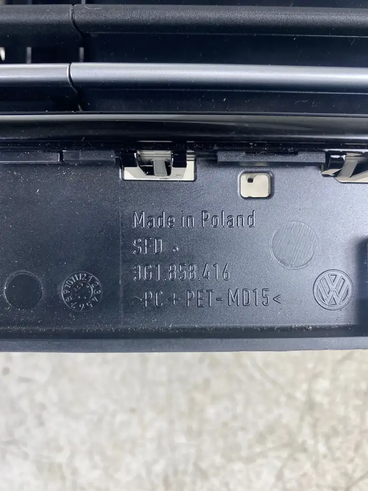 Volkswagen PASSAT B8 (2015 - ) 3G1858416F Центральный воздушный дефлектор — фото 5