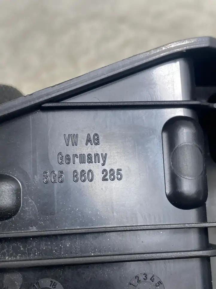 Volkswagen PASSAT B8 (2015 - ) 3G5860285 Держатель аварийного знака — фото 4