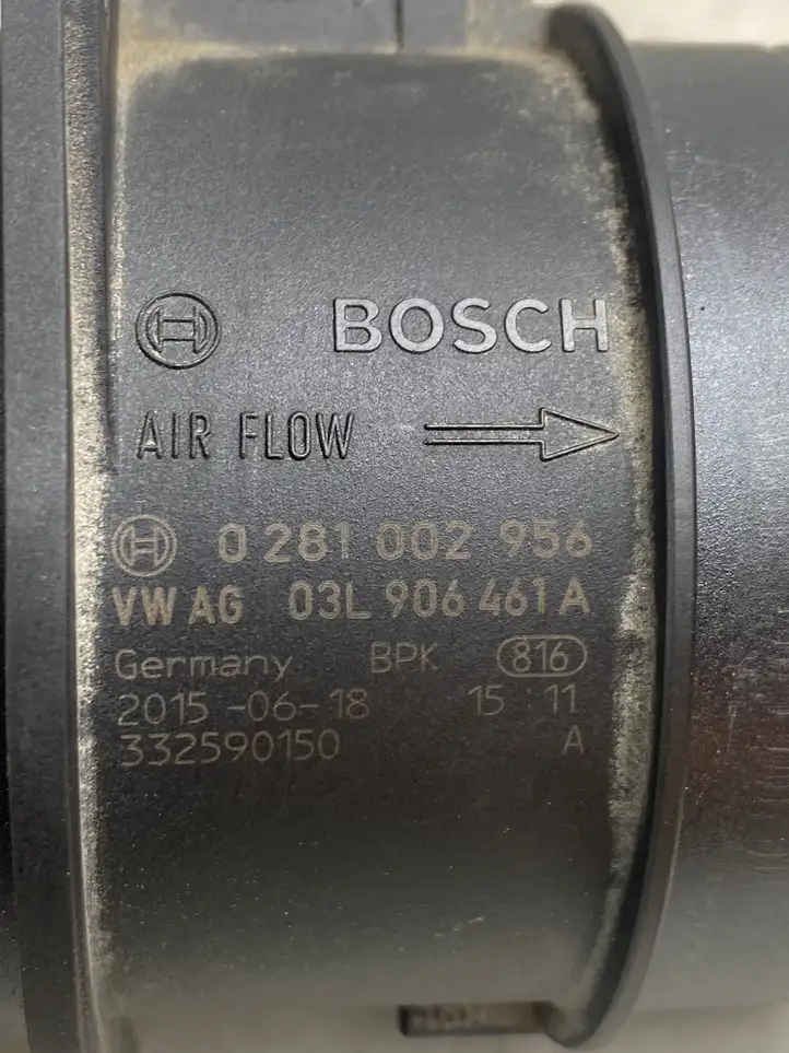 Volkswagen PASSAT B8 (2015 - ) 03L906461A Датчик массового расхода воздуха — фото 4