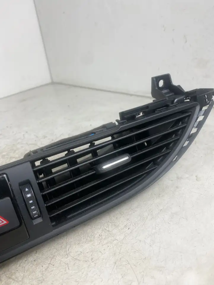 Audi A6 C7 (2011 - 2014) 4G1820951 Центральный воздушный дефлектор — фото 3