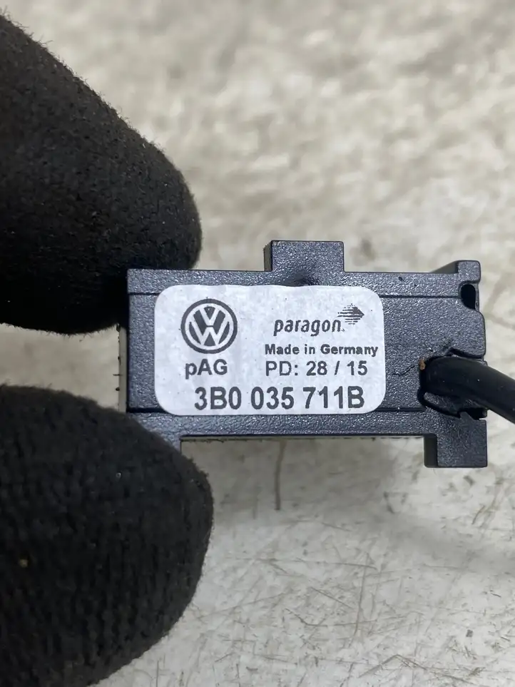 Volkswagen PASSAT B8 (2015 - ) 3B0035711B Микрофон (Bluetooth / телефон) — фото 4