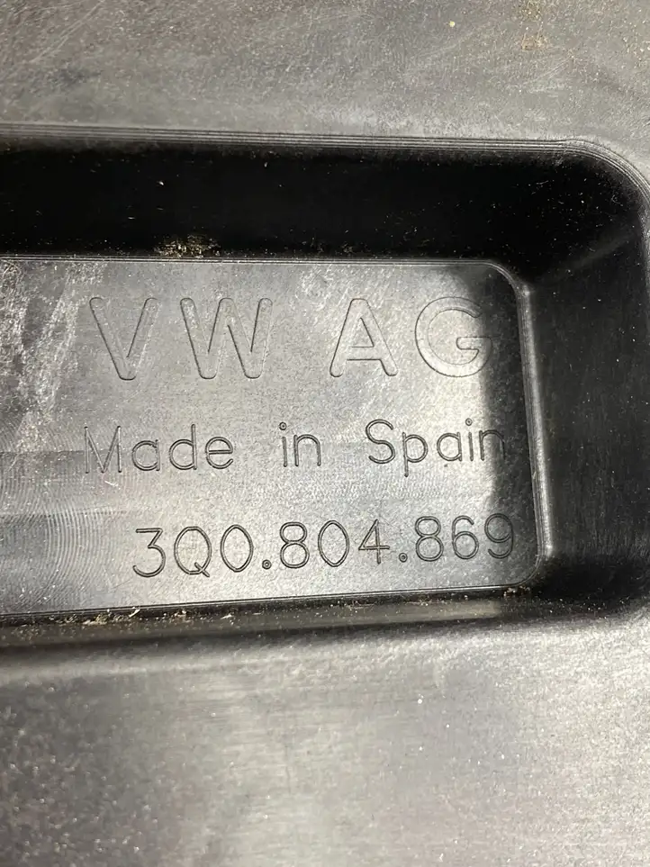 Volkswagen PASSAT B8 (2015 - ) 3Q0804869 Площадка аккумулятора — фото 4