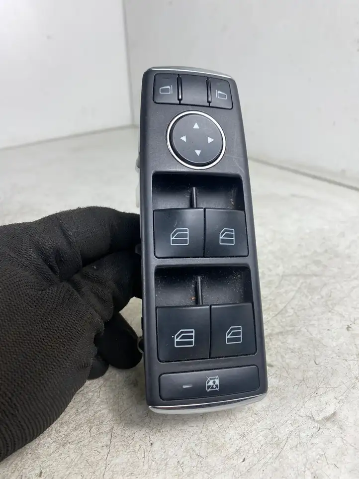 Mercedes-Benz E W212 (2009 - 2016) A2128208210 Блок кнопок стеклоподъемников — фото 2