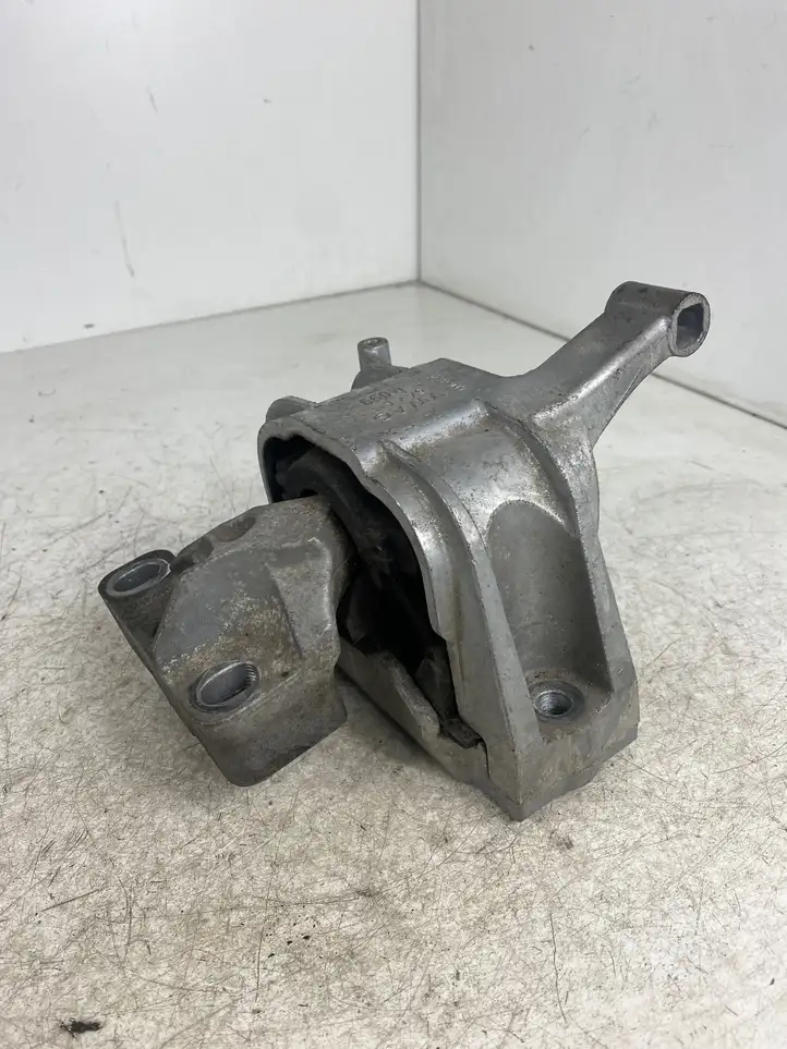 Volkswagen Tiguan (2011 - 2016) 5N0199262M Опора двигателя — фото 2