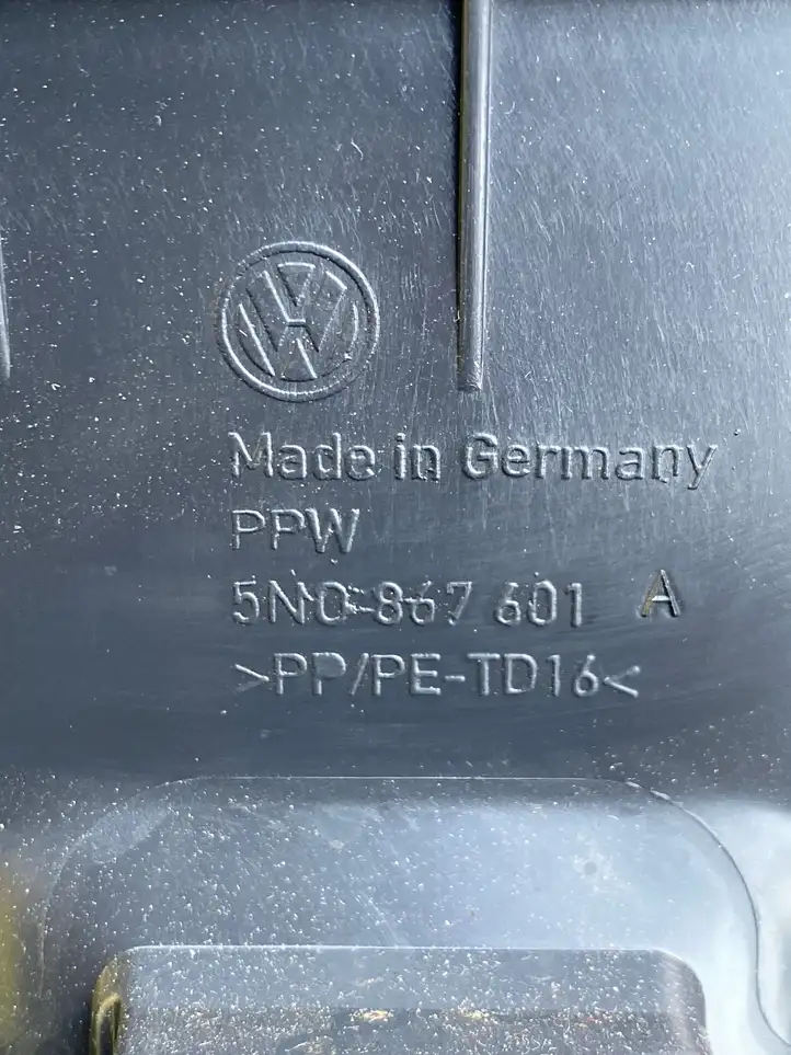 Volkswagen Tiguan (2011 - 2016) 5N0867601 Комплект обшивки крышки багажника — фото 1