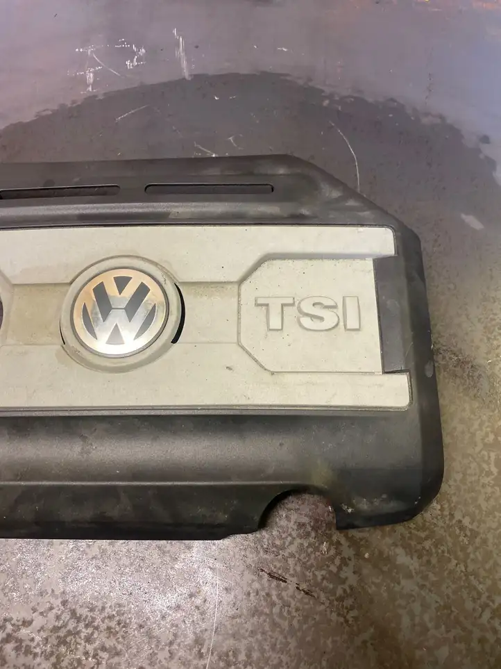 Volkswagen PASSAT CC (2008 - 2012) 06J103925P Крышка двигателя декоративная — фото 3