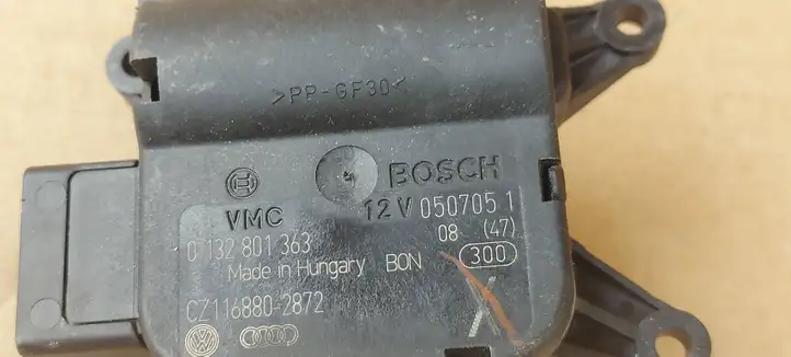 Volkswagen PASSAT B6 (2005 - 2010) 0132801363 Двигатель задвижки потока воздуха — фото 3