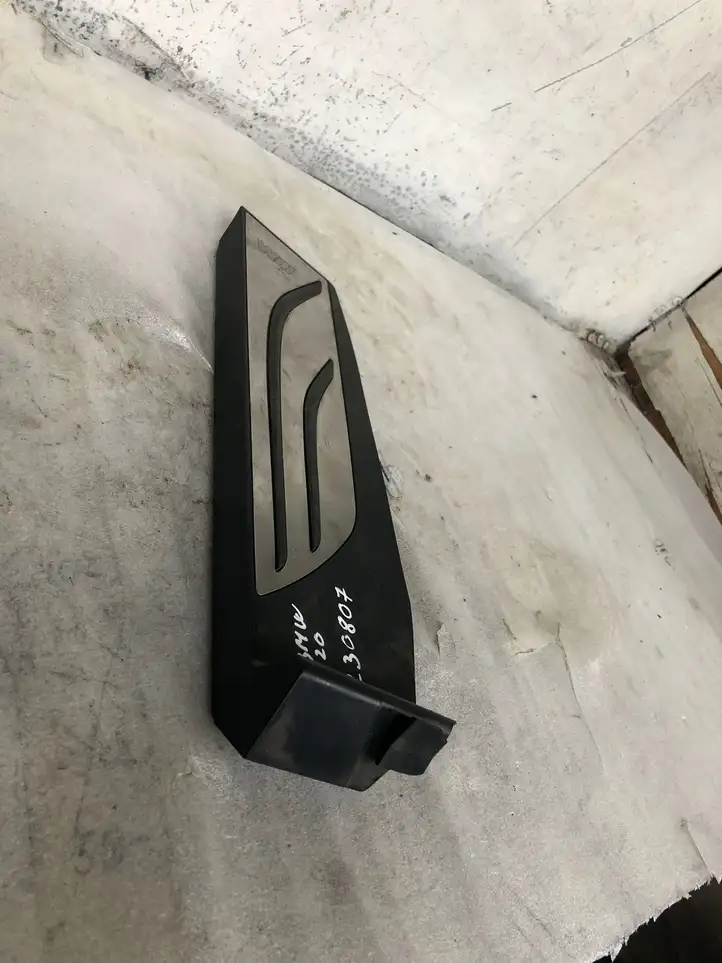 BMW 1 F20 F21 (2011 - 2019) 8053899 Подставка для ноги — фото 2