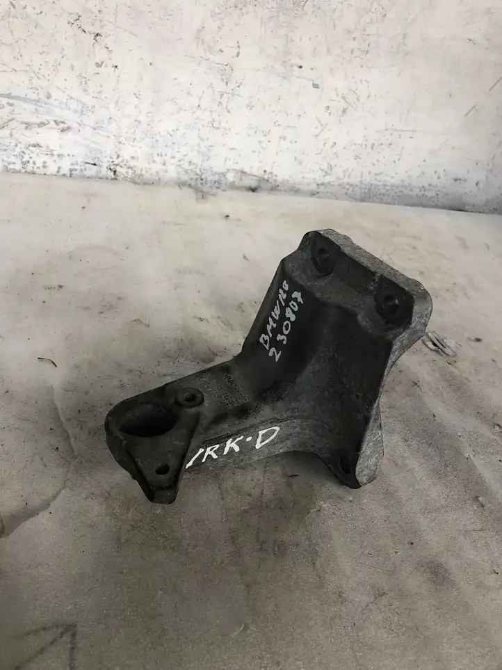BMW 1 F20 F21 (2011 - 2019) 18129010 Кронштейн двигателя — фото 1