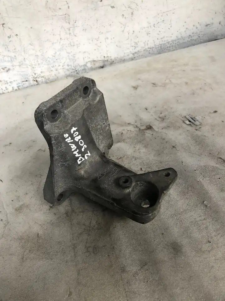 BMW 1 F20 F21 (2011 - 2019) 18129010 Кронштейн двигателя — фото 3