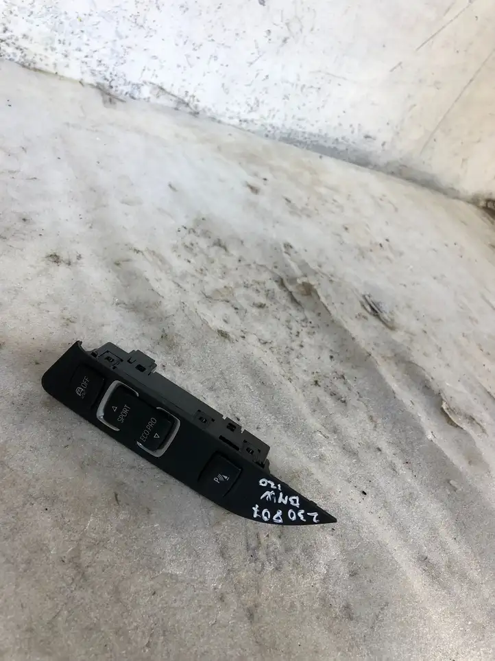 BMW 1 F20 F21 (2011 - 2019) 16598710 Кнопка парктроника — фото 2