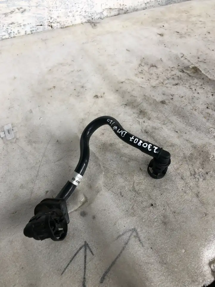 BMW 1 F20 F21 (2011 - 2019) 18421610 Шланг сапуна — фото 1