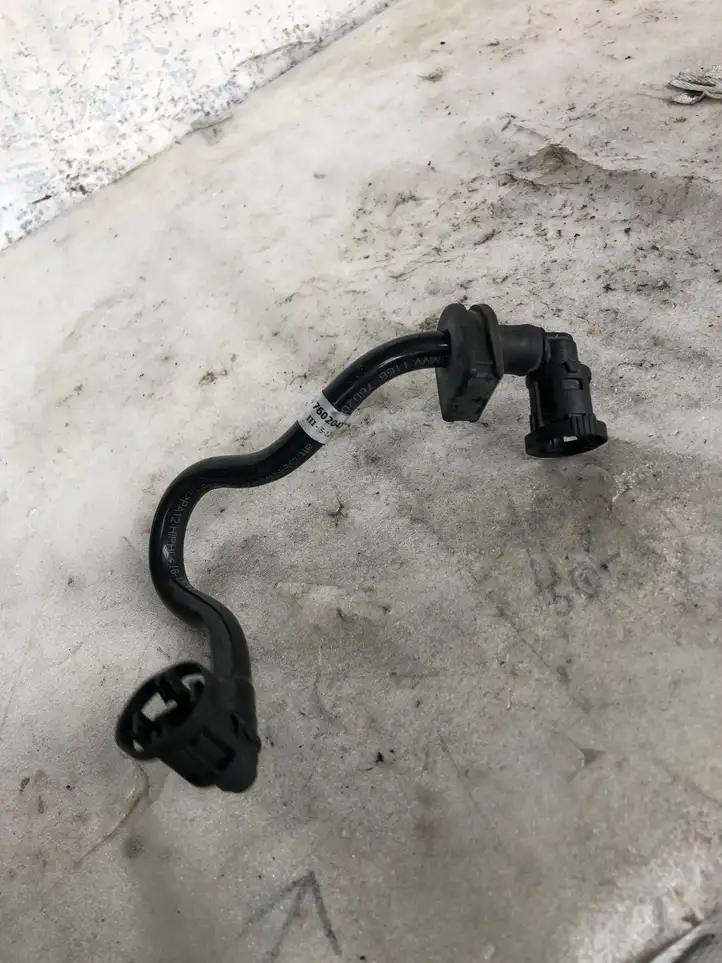 BMW 1 F20 F21 (2011 - 2019) 18421610 Шланг сапуна — фото 2