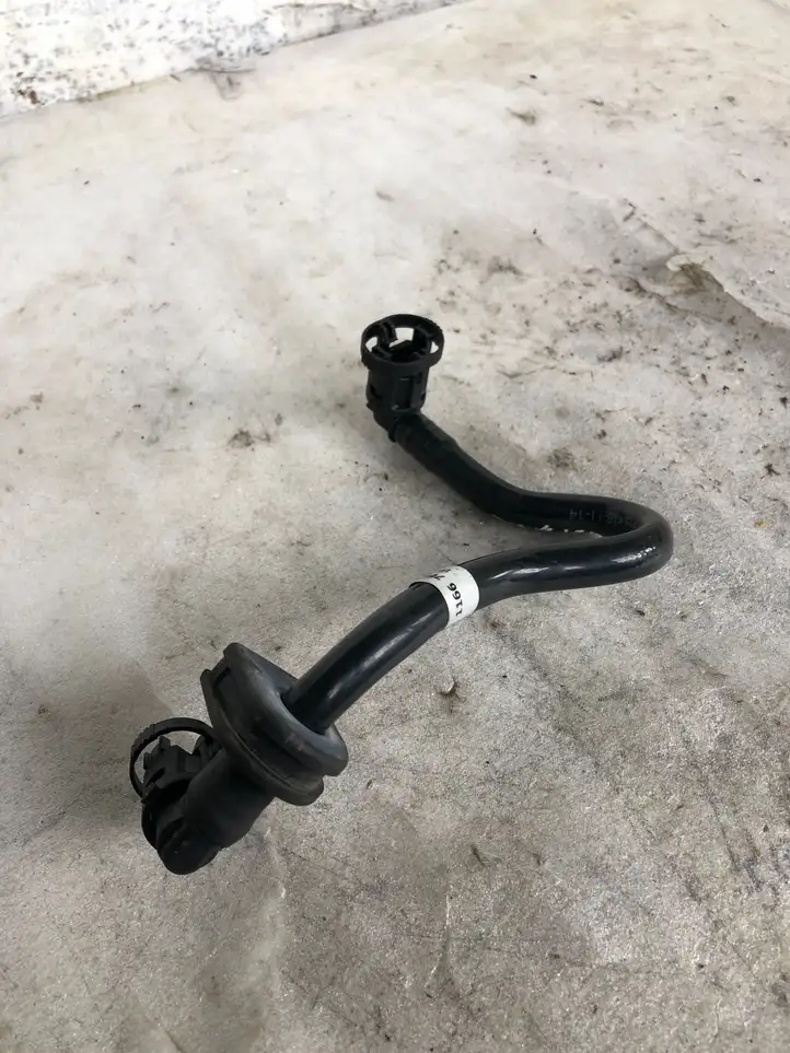 BMW 1 F20 F21 (2011 - 2019) 18421610 Шланг сапуна — фото 3