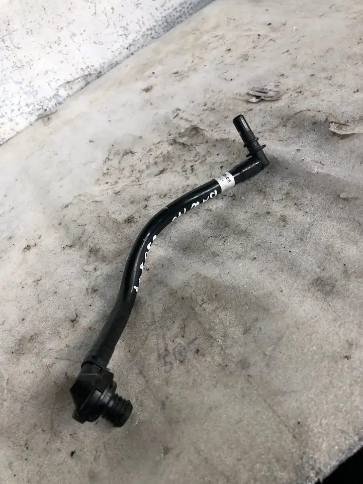 BMW 1 F20 F21 (2011 - 2019) 761302608 Шланг сапуна — фото 1