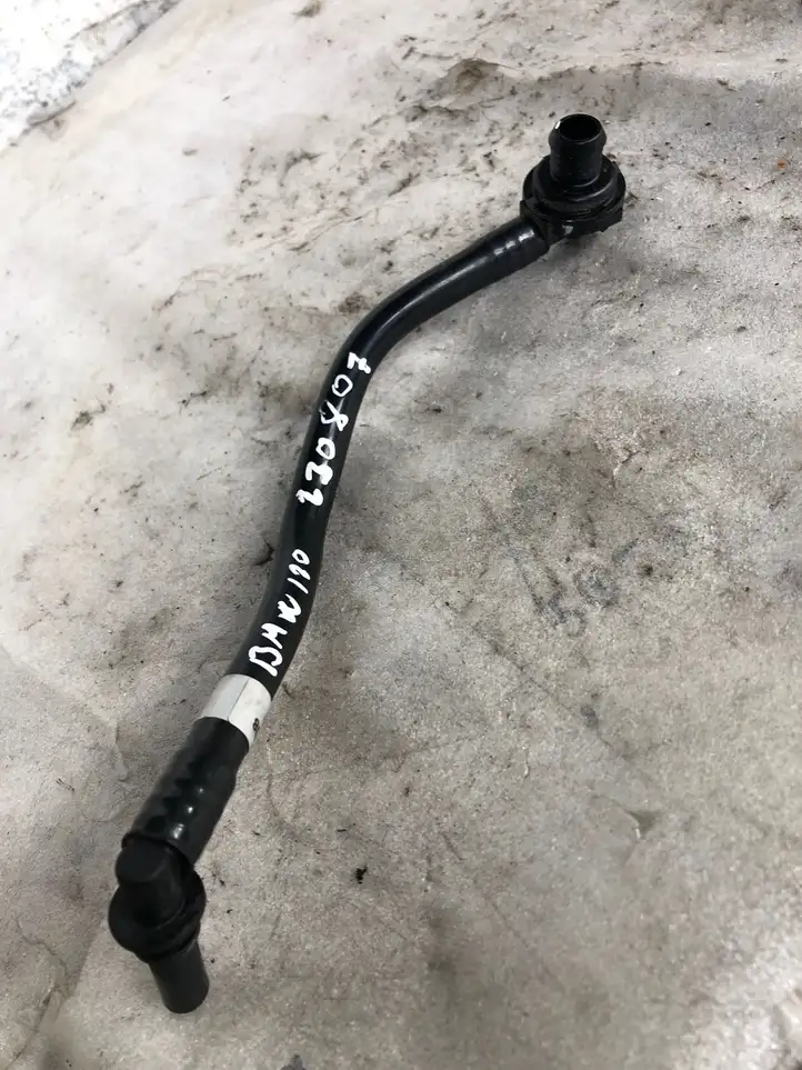 BMW 1 F20 F21 (2011 - 2019) 761302608 Шланг сапуна — фото 2