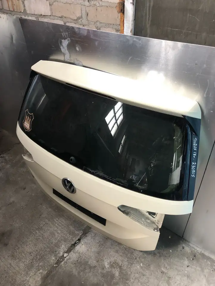 Volkswagen Touran III (2016 - ) Крышка багажника — фото 1