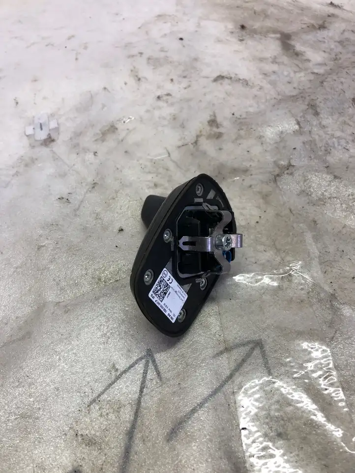 Volkswagen Touran III (2016 - ) 5q0035507p GPS антенна — фото 3