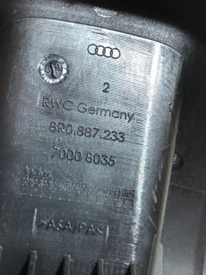 Audi Q5 SQ5 (2008 - 2012) 8R0887233 Заглушка ISOFIX — фото 3