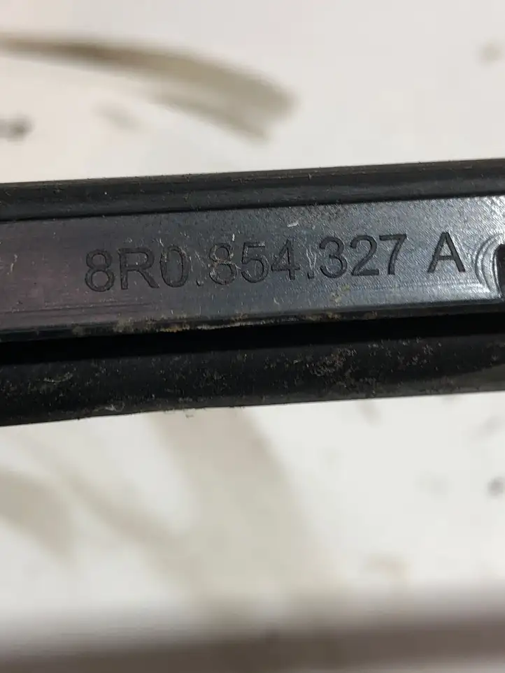 Audi Q5 SQ5 (2008 - 2012) 8R0854327A Накладка стоек лобового стекла — фото 3