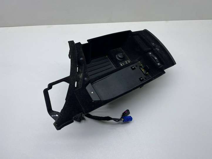 BMW 5 F10 F11 (2009 - 2016)  9206729 Другая центральная деталь консоли (туннеля)
