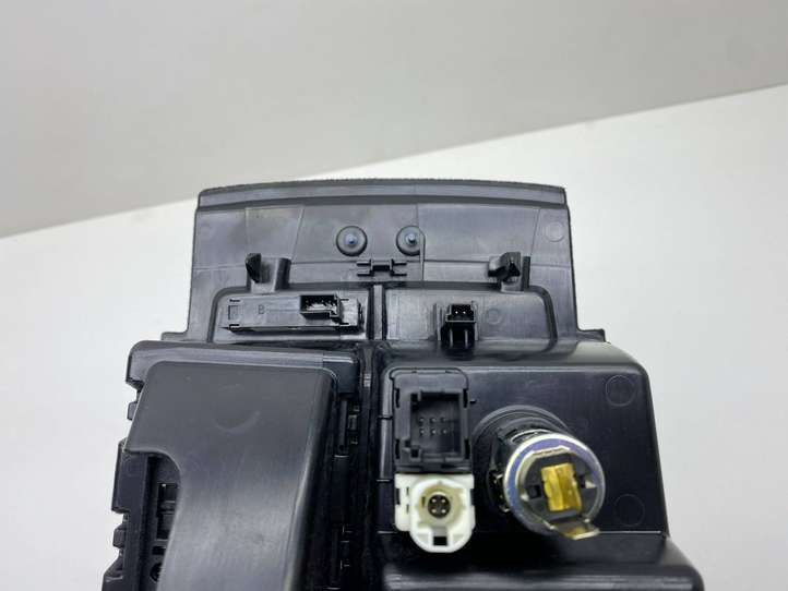BMW 5 F10 F11 (2009 - 2016)  9206729 Другая центральная деталь консоли (туннеля)
