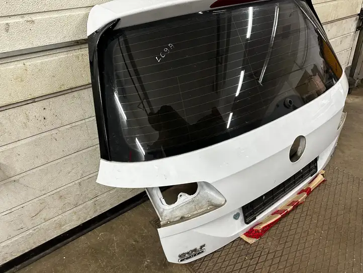 Volkswagen Golf Sportsvan (2014 - 2017) LC9A Крышка багажника — фото 8