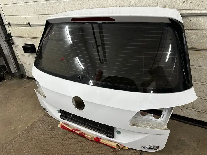 Volkswagen Golf Sportsvan (2014 - 2017) LC9A Крышка багажника — фото 10
