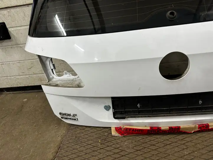 Volkswagen Golf Sportsvan (2014 - 2017) LC9A Крышка багажника — фото 11