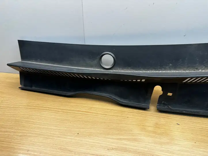 Volkswagen Golf Sportsvan (2014 - 2017) 517819403B Жабо стеклоочистителей — фото 5