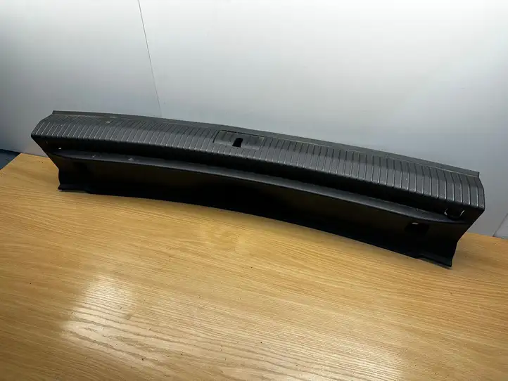 Volkswagen Golf Sportsvan (2014 - 2017) 510863459 Отделка порога багажника — фото 1