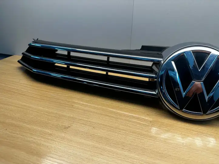 Volkswagen Golf Sportsvan (2014 - 2017) 510853655B Верхняя решетка радиатора — фото 4