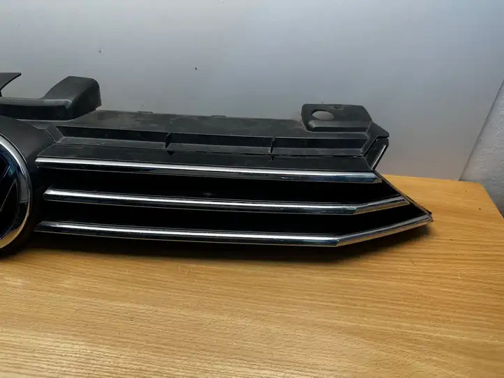 Volkswagen Golf Sportsvan (2014 - 2017) 510853653C Верхняя решетка радиатора — фото 17