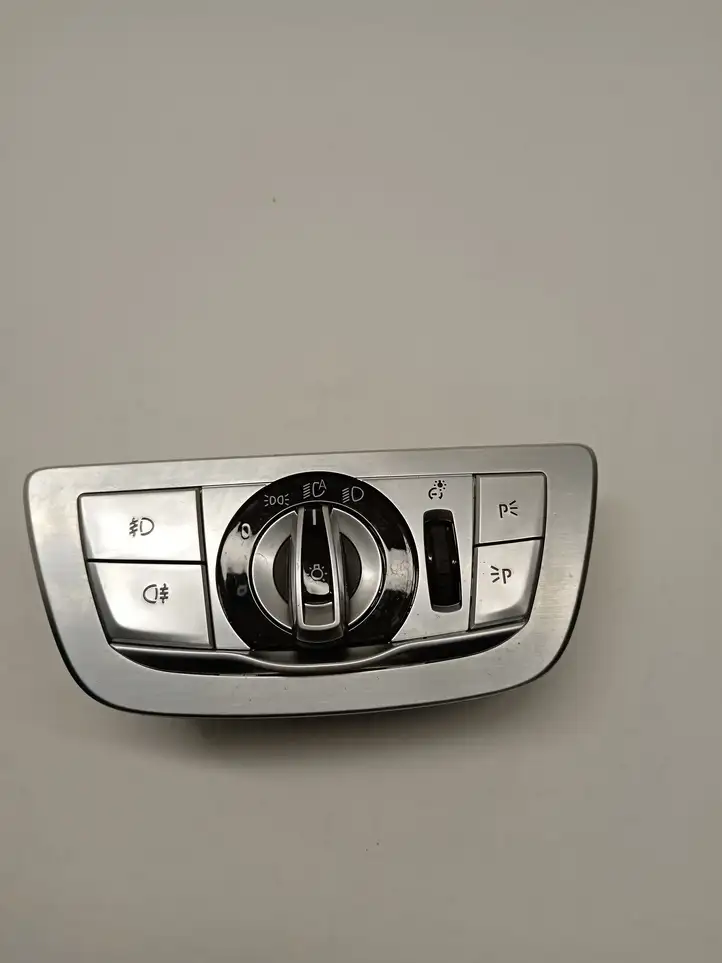 BMW 7 G11 G12 (2015 - 2022) 6841891 Включатель фонарей — фото 1