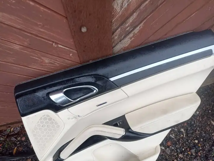 Porsche Cayenne (92A) (2011 - 2017) Обшивка задней двери — фото 3