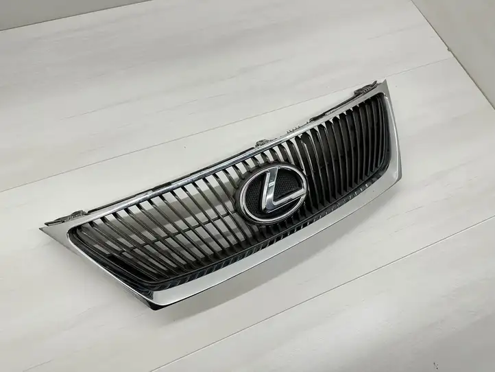 Lexus IS 220D-250-350 (2005 - 2010) 5310153050 Верхняя решетка радиатора — фото 1