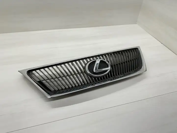 Lexus IS 220D-250-350 (2005 - 2010) 5310153050 Верхняя решетка радиатора — фото 5