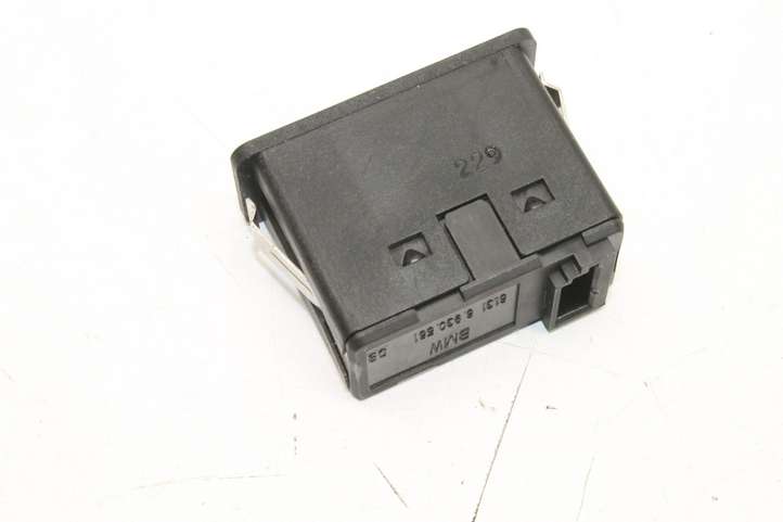 BMW 1 E82 E88 (2007 - 2014)  6930561 Разъем AUX