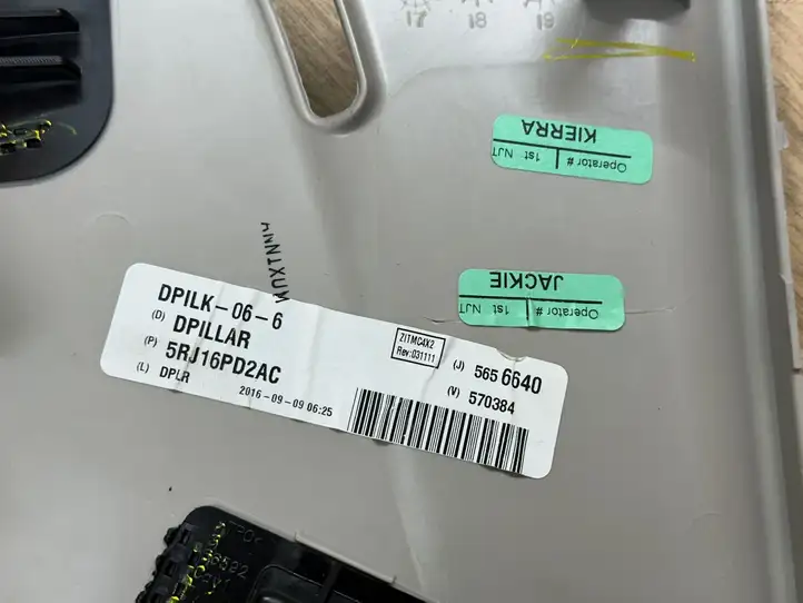 Chrysler Pacifica (2016 - ) 5RJ16PD2AC Верхняя обшивка стойки D — фото 7