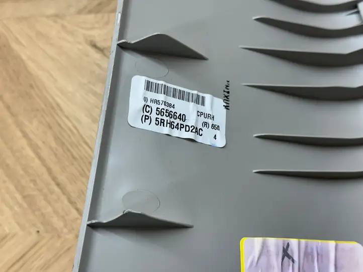 Chrysler Pacifica (2016 - ) 5RH64PD2AC Обшивка стойки C — фото 7