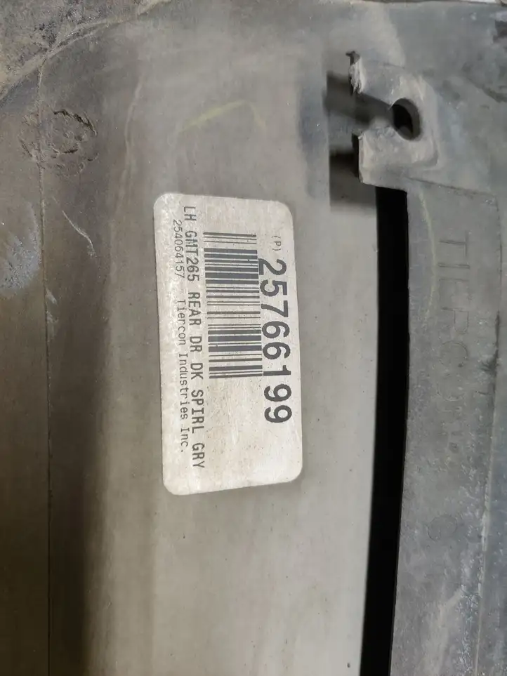Cadillac SRX (2003 - 2006) 25766199 Молдинги задней двери — фото 3