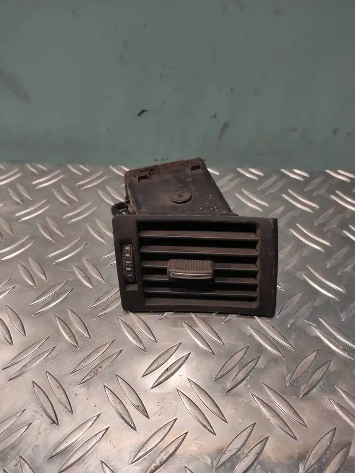 Audi A4 S4 B6 8E 8H (2000 - 2006) 8E0820902F Боковой воздушный дефлектор — фото 1
